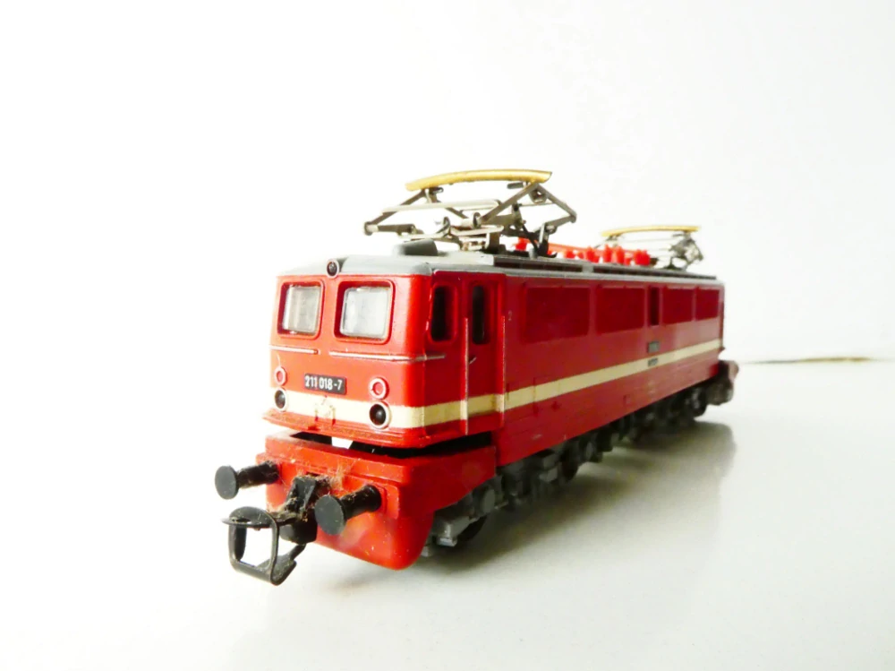 TT GÜTZOLD Elektrická lokomotiva BR 211 018 - 7 OSVĚTLENÁ PĚKNÝ STAV