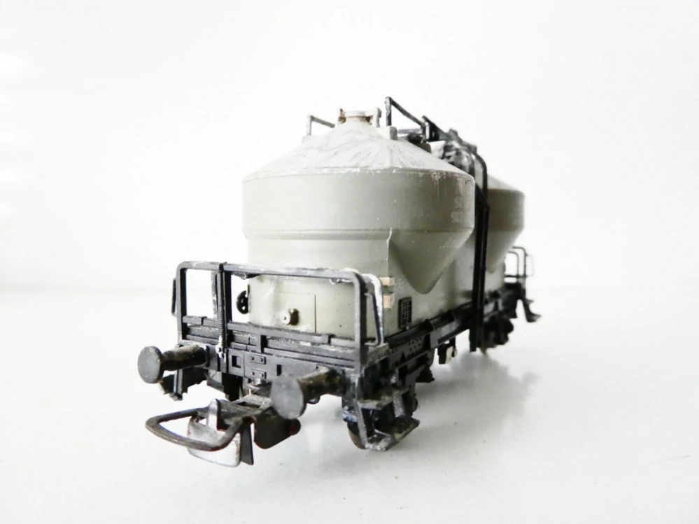 H0 PIKO Nákladní vůz na cement 902 2085-0 DR ( ocelová kola )