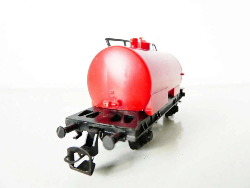 TT BTTB Cisternový vůz červený 