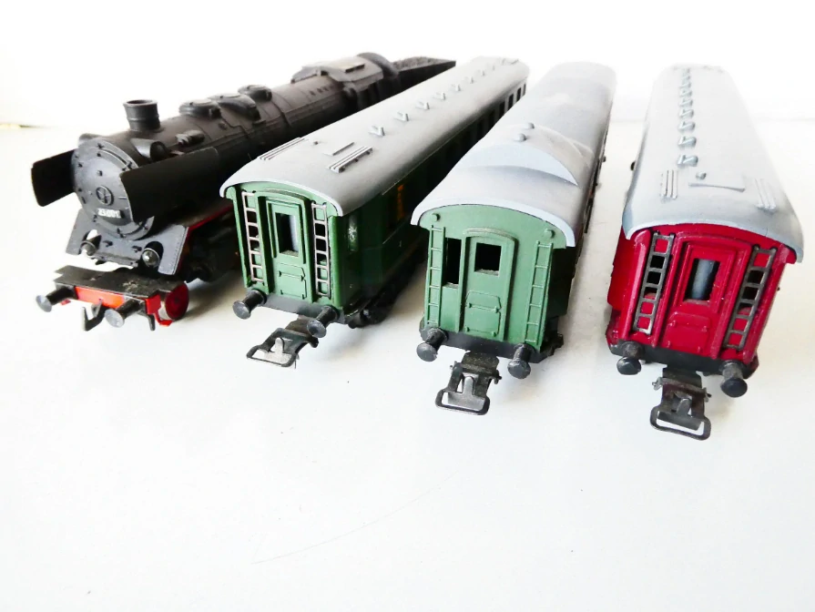 PIKO SET - Parní lokomotiva BR 23 001 DR OSVĚTLENÁ + 3x vůz + koleje PĚKNÝ STAV ANTIK