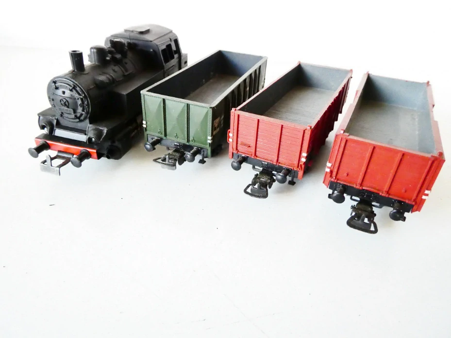 PIKO SET - Parní lokomotiva BR 80 018 DR OSVĚTLENÁ + 3x vůz + koleje PĚKNÝ STAV ANTIK