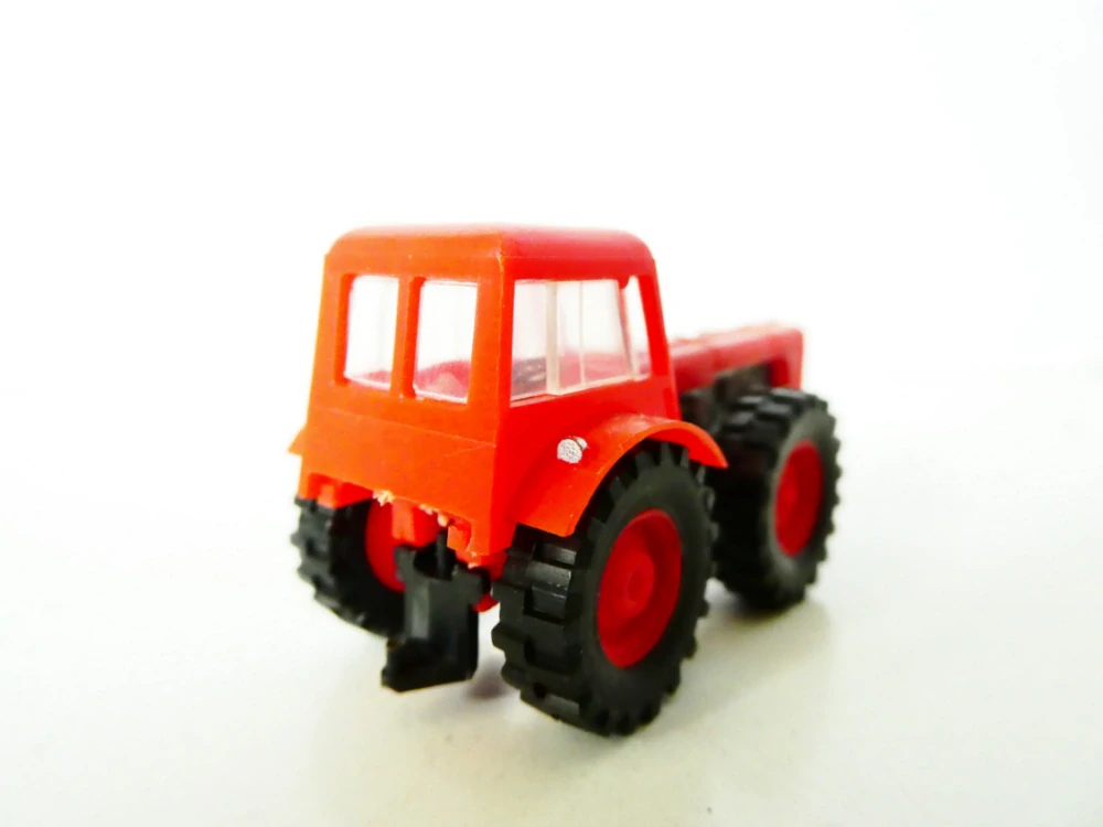 H0 Traktor červený PĚKNÝ STAV