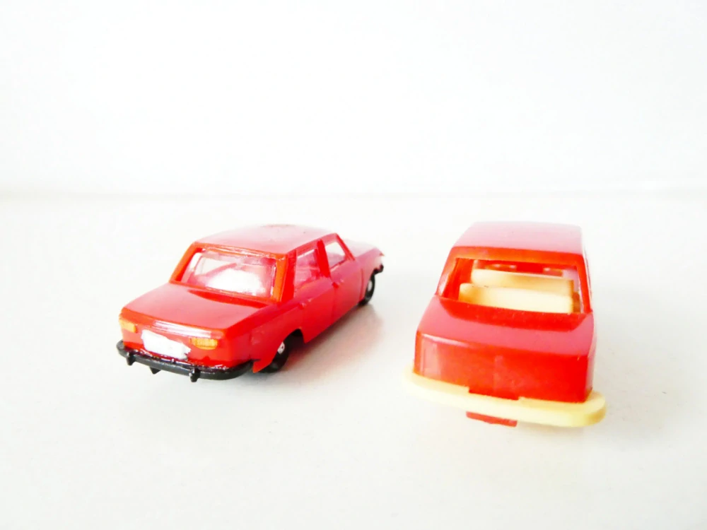 H0 SET 2 ks Osobní automobil Wartburg červený