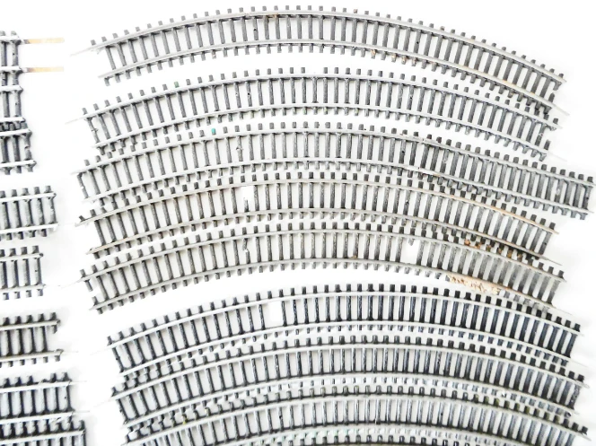 TT BTTB/ZEUKE MIX SET 25 ks Koleje s mírným opotřebením či menším poškozením pražců - vše, co je na foto