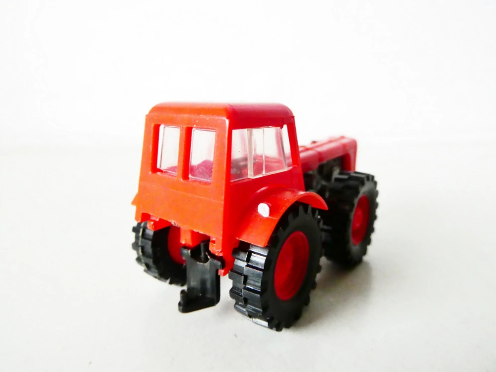 H0 Traktor červený PĚKNÝ STAV