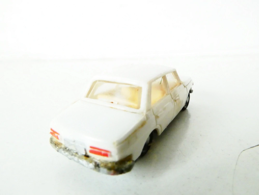 H0 Osobní automobil Wartburg 353 bílý