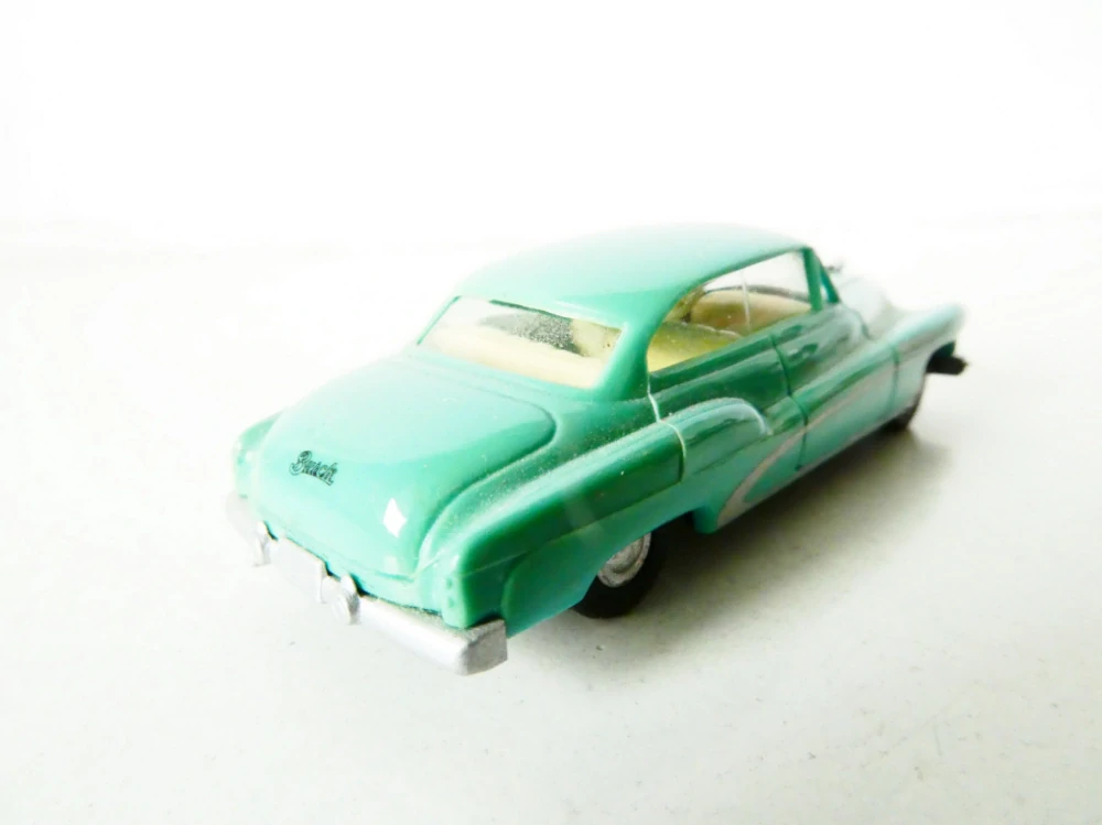 H0 PRALINE Osobní automobil BUICK mint PĚKNÝ STAV