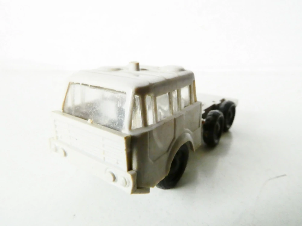 TT Nákladní automobil TATRA 813 66 tahač šedý