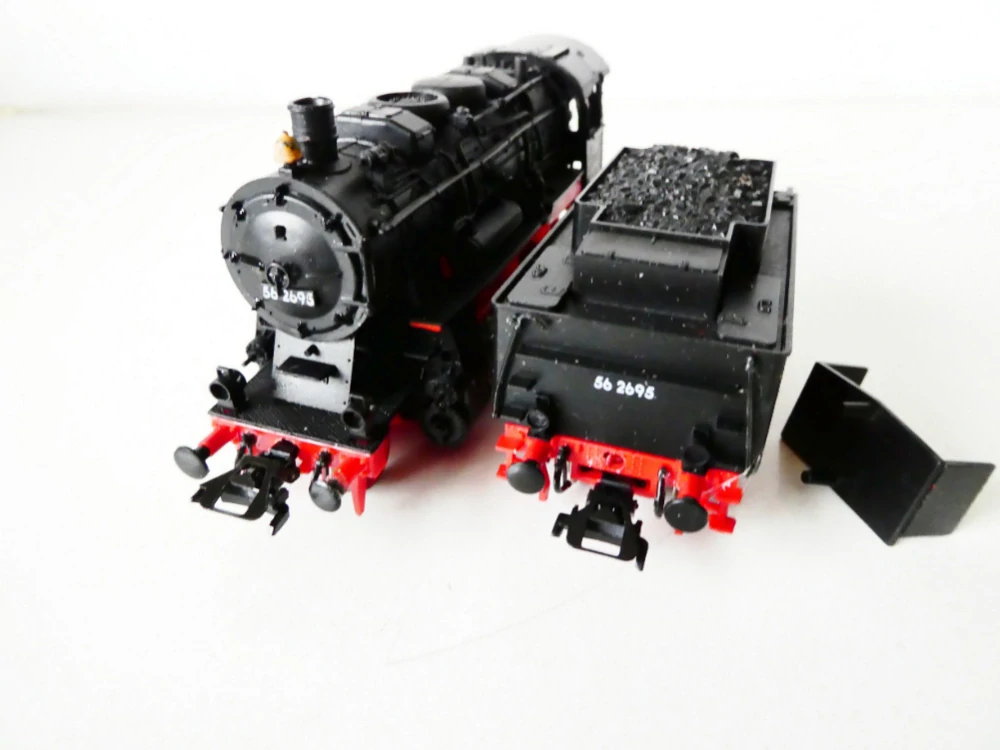 H0 MÄRKLIN Parní lokomotiva BR 56 2695 s tendrem DB OSVĚTLENÁ (3kolejový systém) NA OPRAVU TÁHEL NEBO NA NÁHRADNÍ DÍLY