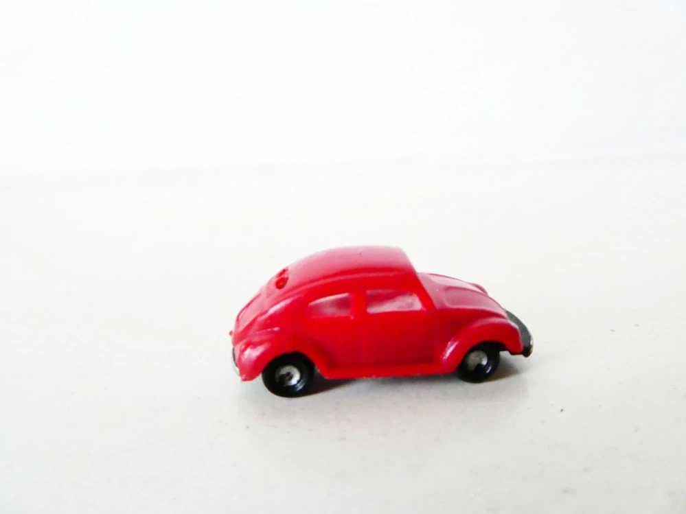 N Osobní automobil VW 1200 BROUK červený