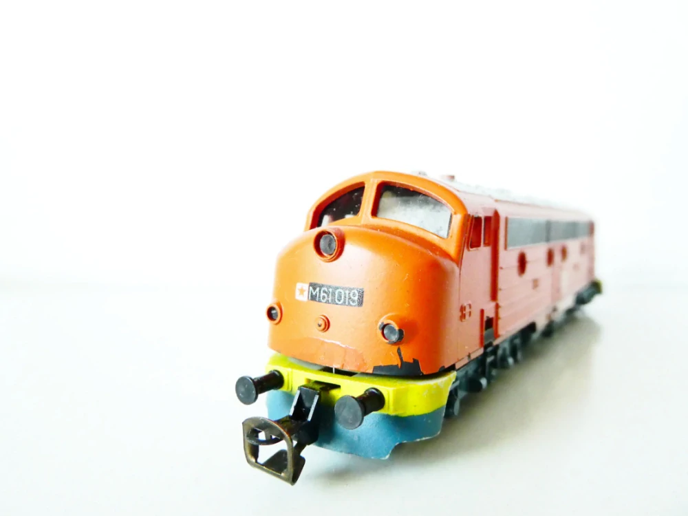 TT BTTB Dieselová lokomotiva NOHAB M61 019 OSVĚTLENÁ PĚKNÝ STAV v orig. krabičce s průvodním listem