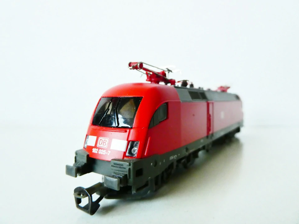 TT PIKO 47410 Elektrická lokomotiva Taurus 182 025-7 DB OSVĚTLENÁ TOP STAV NEPOUŽITÁ v orig. krabičce s návodem / NOVÉ