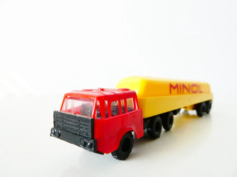 TT Nákladní automobil TATRA 813 66 cisterna MINOL PĚKNÝ STAV