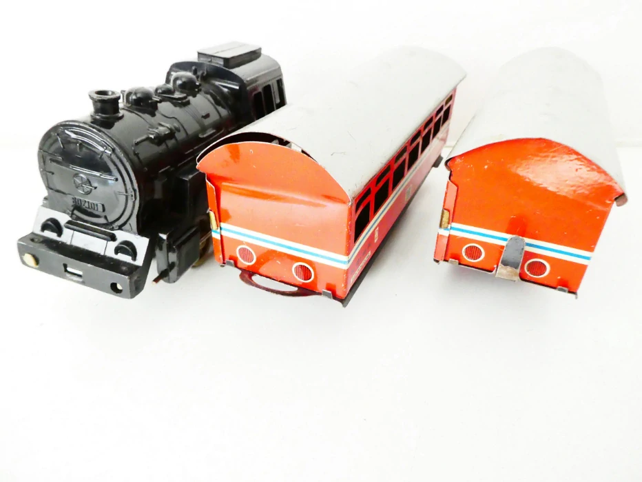 STADTILM Měřítko "S" - SET Parní lokomotiva 80 2101 Gt33 Reichsbahn + 2 plechové osobní vozy - HRAČKA NA KlÍČEK (klíček součástí) 70. léta FUNKČNÍ