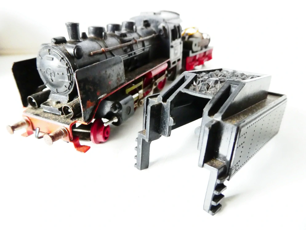 H0 Torzo parní lokomotivy s tendrem NA NÁHRADNÍ DÍLY