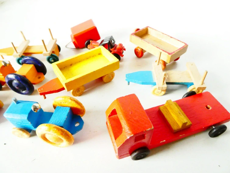 SET 9 ks Dřevěné traktory, přívěsy, automobil + automobil plast