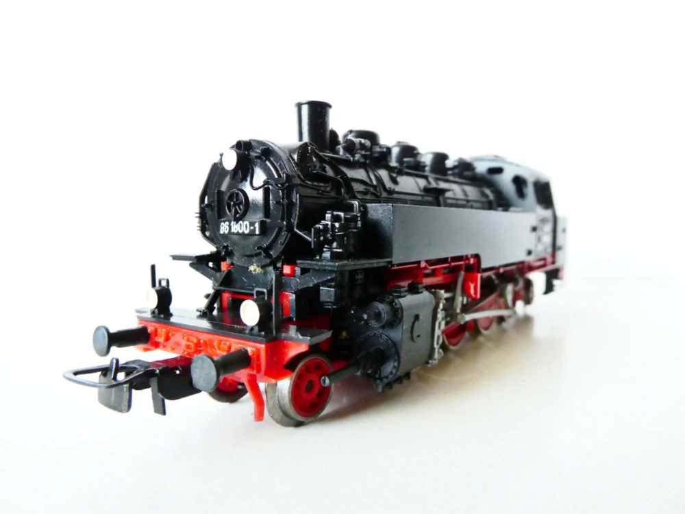 H0 PIKO Parní lokomotiva BR 86 1800-1 DR v orig. krabičce NA SERVIS (POPŘEDU JEDE PĚKNĚ, POZADU VRŽE)