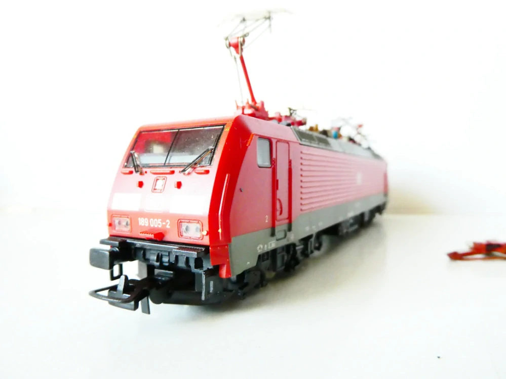 H0 PIKO Elektrická lokomotiva BR 189 005-2 DB NA OPRAVU SBĚRAČE (jede perfektně, svítí)