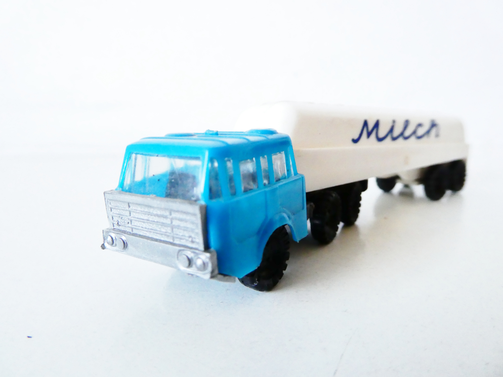 TT Nákladní automobil TATRA 813 66 s cisternou Milch PĚKNÝ STAV