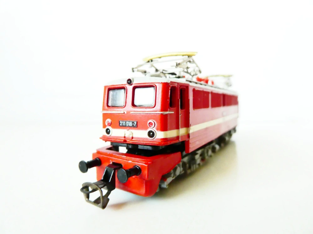 TT BTTB GÜTZOLD Elektrická lokomotiva E 211 018-7 DR OSVĚTLENÁ TOP STAV v krabičce