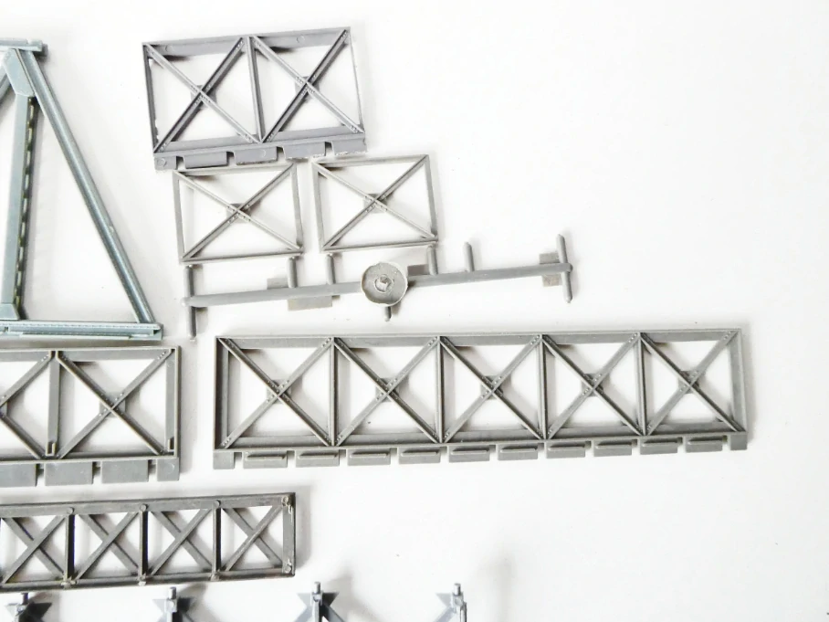 Náhradní díly k mostům - stavební doplňky (vše, co je na foto)