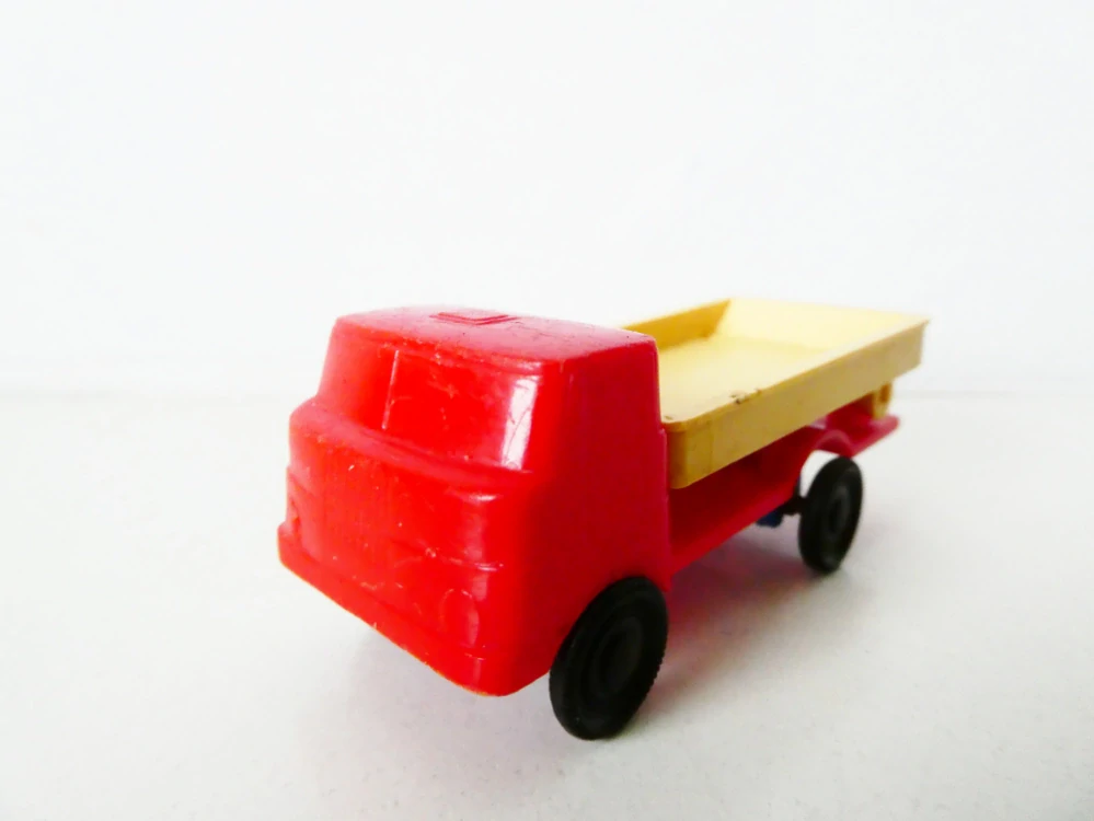 H0 Nákladní automobil valník červený s béžovou korbou