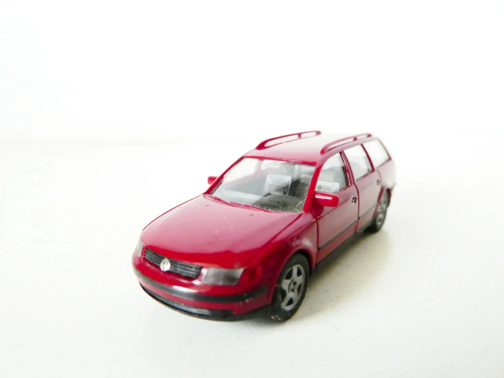 H0 HERPA Osobní automobil VW Passat vínový TOP STAV