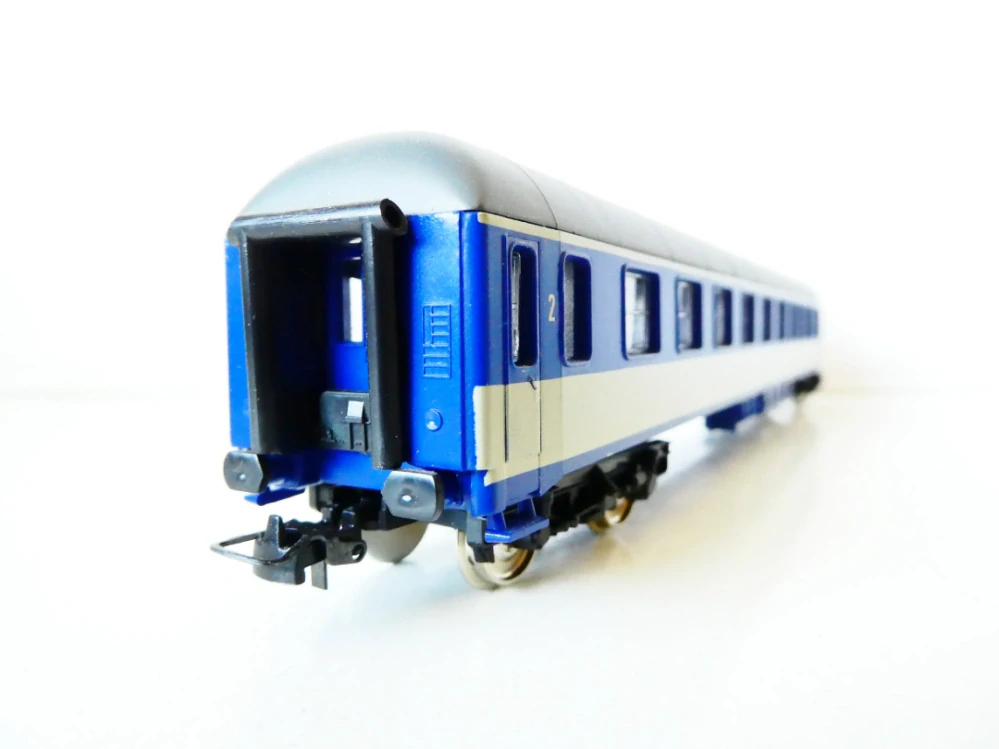 H0 LIMA - Osobní vůz 2. tř. 51 80 22-70 186-7 DB OSVĚTLENÝ PĚKNÝ STAV