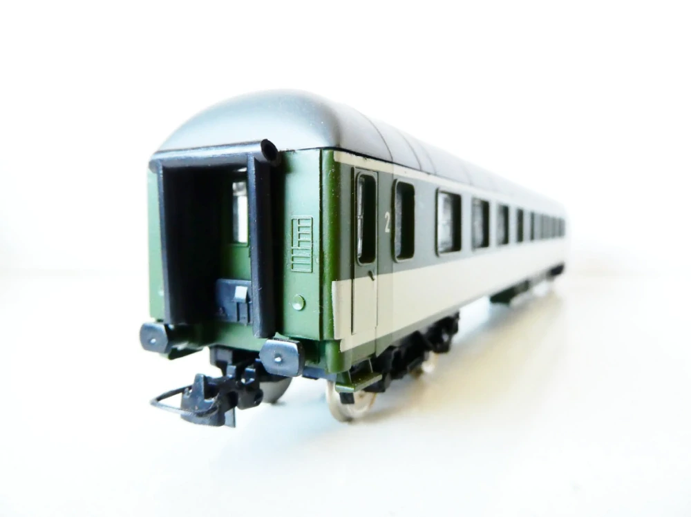 H0 LIMA - Osobní vůz 2. tř. 51 80 22-40 028-2 DB OSVĚTLENÝ PĚKNÝ STAV