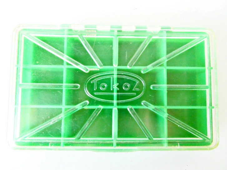 Plastový box TOKOZ s přihrádkami 14 x 8,5 x 2,5 cm