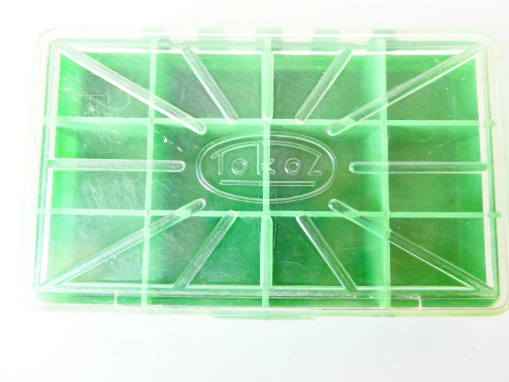 Plastový box TOKOZ s přihrádkami 14 x 8,5 x 2,5 cm