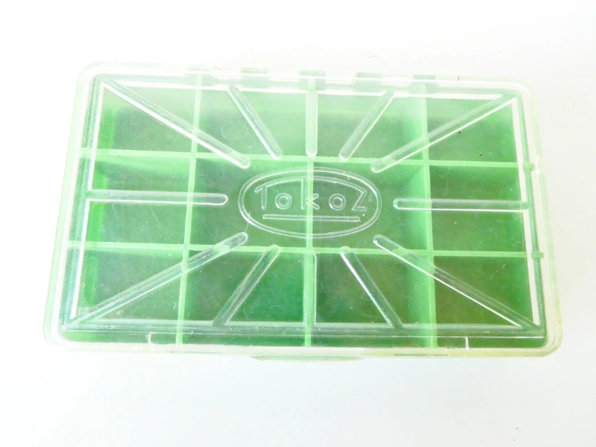Plastový box TOKOZ s přihrádkami 14 x 8,5 x 2,5 cm