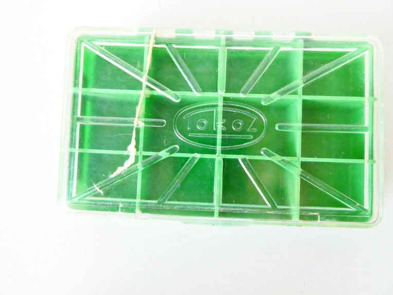 Plastový box TOKOZ s přihrádkami 14 x 8,5 x 2,5 cm