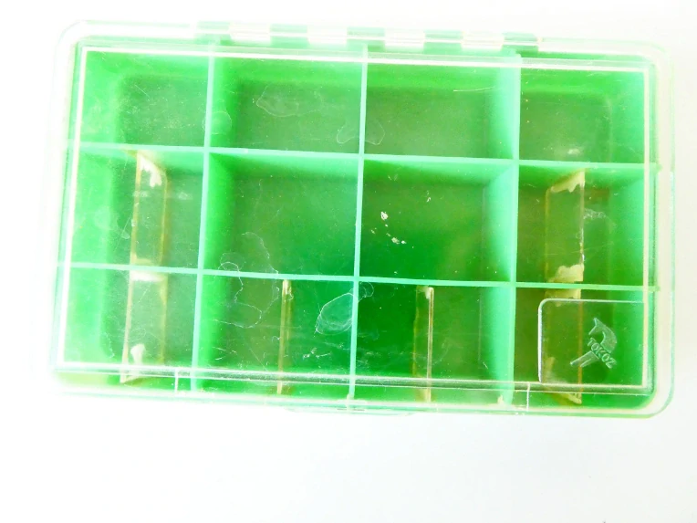 Plastový box TOKOZ s přihrádkami 14 x 8,5 x 2,5 cm
