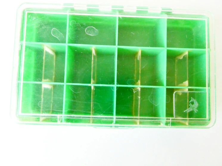 Plastový box TOKOZ s přihrádkami 14 x 8,5 x 2,5 cm