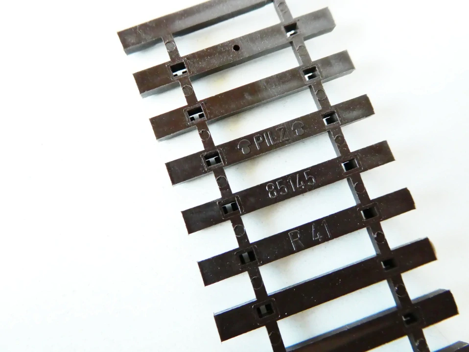 H0 PILZ 85145 (TILLIG 85045) Obloukový pražcový pás (pražec) R41 543 mm/30° NOVÝ NEPOUŽITÝ 