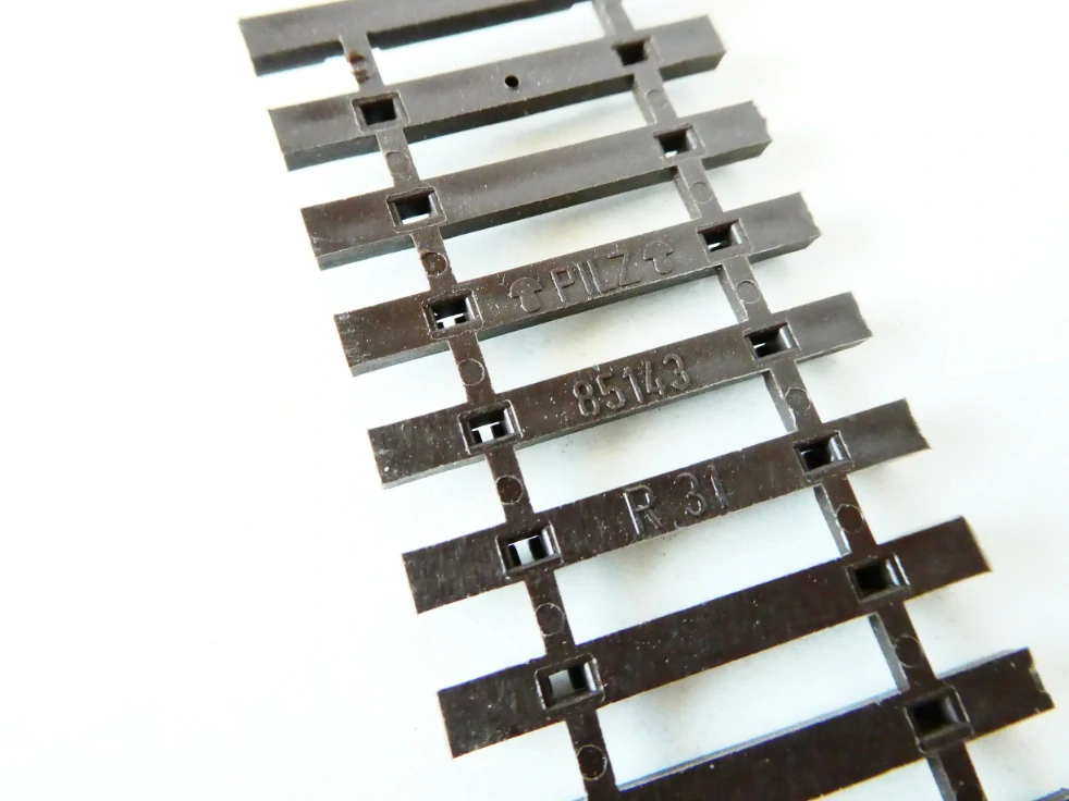 H0 PILZ 85143 (TILLIG 85043) Obloukový pražcový pás (pražec) R31 484mm/30° NOVÝ NEPOUŽITÝ 