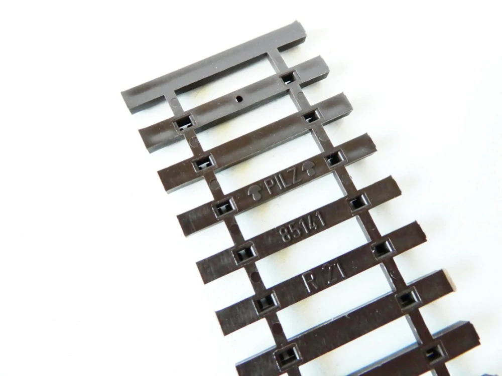 H0 PILZ 85141 (TILLIG 85041) Obloukový pražcový pás (pražec) R21 425mm/30° NOVÝ NEPOUŽITÝ 