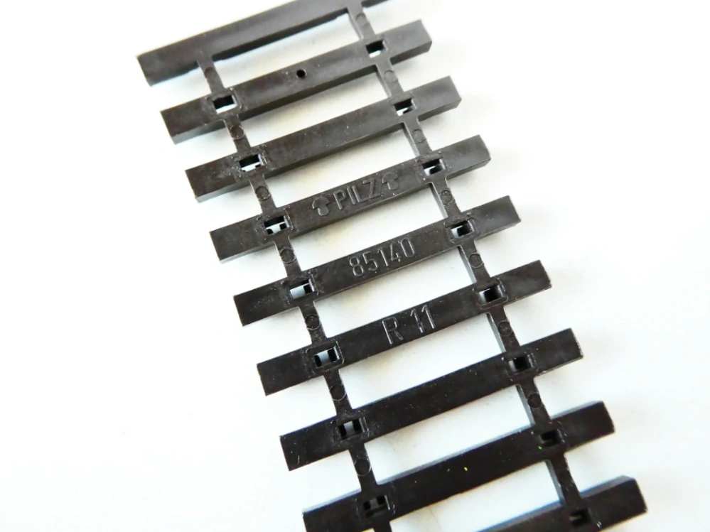 H0 PILZ 85140 (TILLIG 85040) Obloukový pražcový pás (pražec) R11 366mm/30° NOVÝ NEPOUŽITÝ 