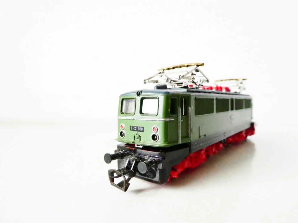 TT BTTB GÜTZOLD Elektrická lokomotiva E 42 018 DR OSVĚTLENÁ TOP STAV v krabičce s průvodním listem