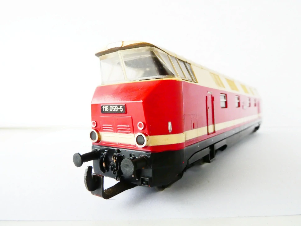 H0 GÜTZOLD Dieselová lokomotiva BR 118 059-5 DR OSVĚTLENÁ PĚKNÝ STAV