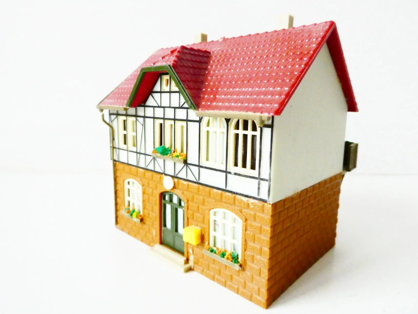 TT Hrázděný dům s balkónem a poštovní schránkou