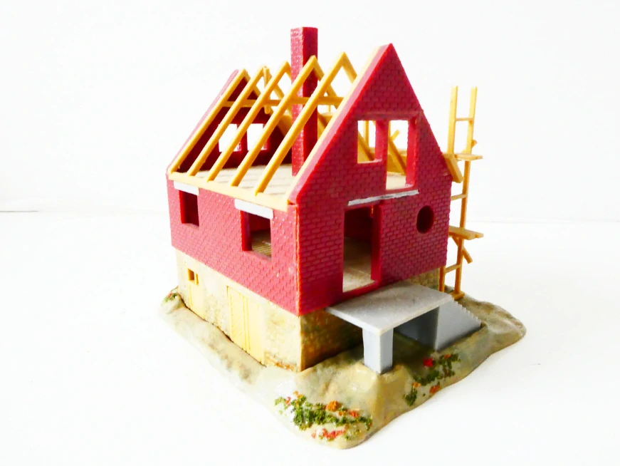 TT Rodinný dům rozestavěný s lešením