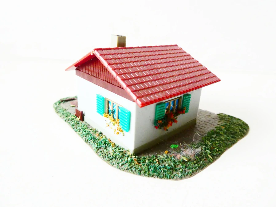 N Rodinný dům s dlažbou a lavičkou