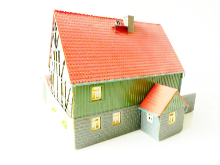 TT/H0 VERO Hrázděné vesnické stavení s bránou PĚKNÝ STAV