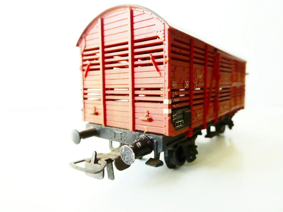 H0 PIKO Vůz na přepravu dobytka 23-01-18 DR