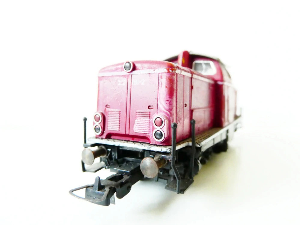 H0 FLEISCHMANN Dieselová lokomotiva BR 212 181-2 DB OSVĚTLENÁ s patinou opotřebovanosti 