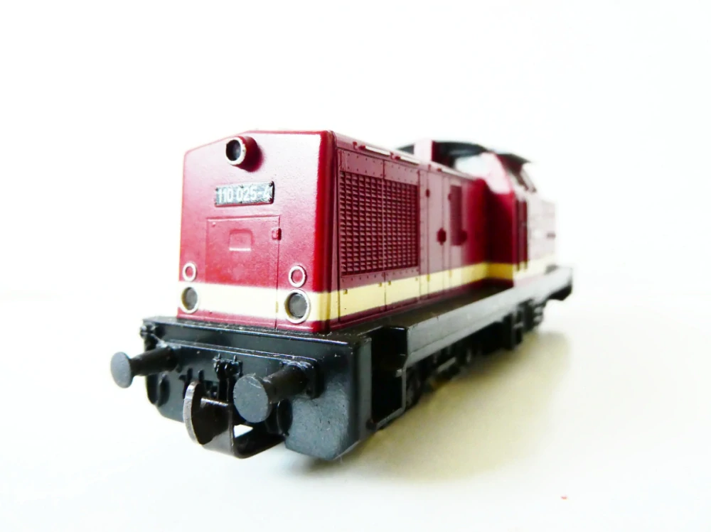 H0 GÜTZOLD Dieselová lokomotiva BR 110 025-4 DR OSVĚTLENÁ