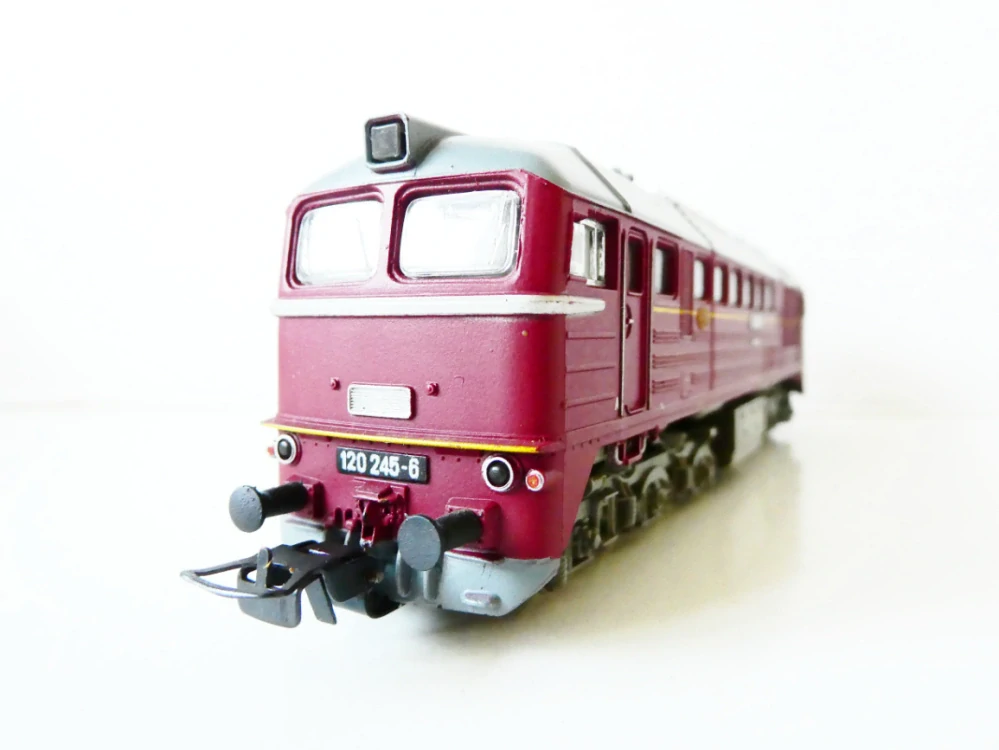 H0 GÜTZOLD Dieselová lokomotiva BR 120 245-6 DR OSVĚTLENÁ PĚKNÝ STAV