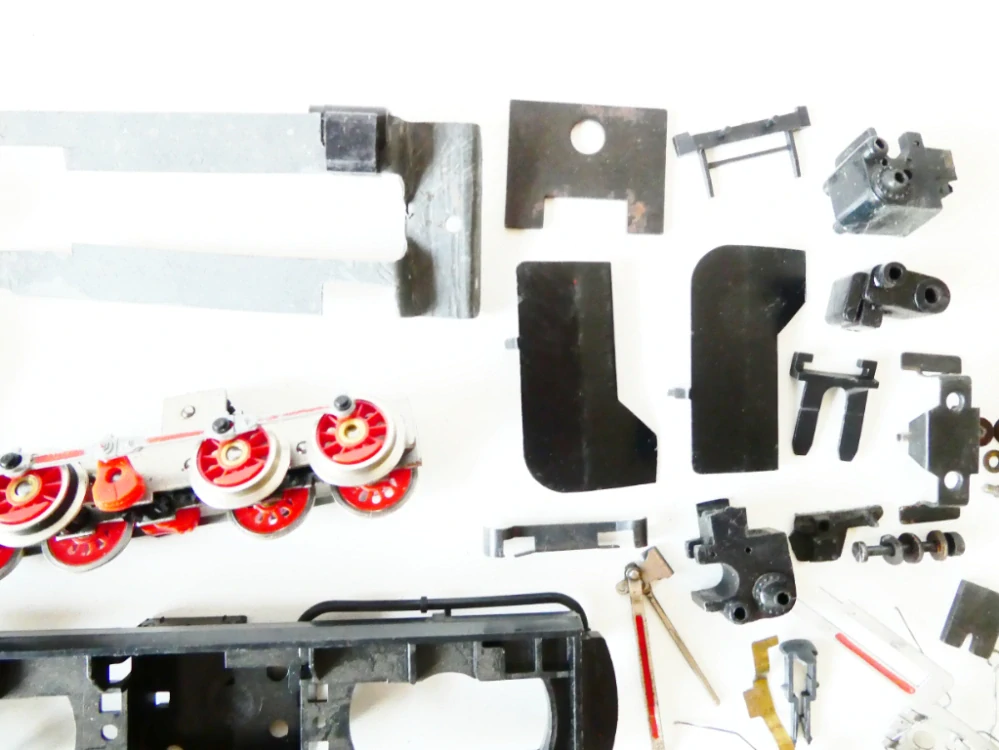 H0 MIX SET Náhradní díly k parním lokomotivám - vše, co je na foto